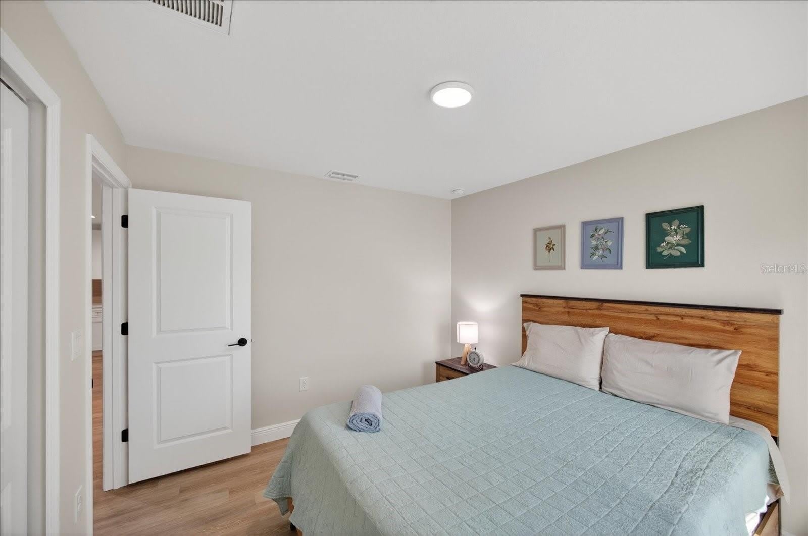 12114 CLARENDON Avenue – photo 4