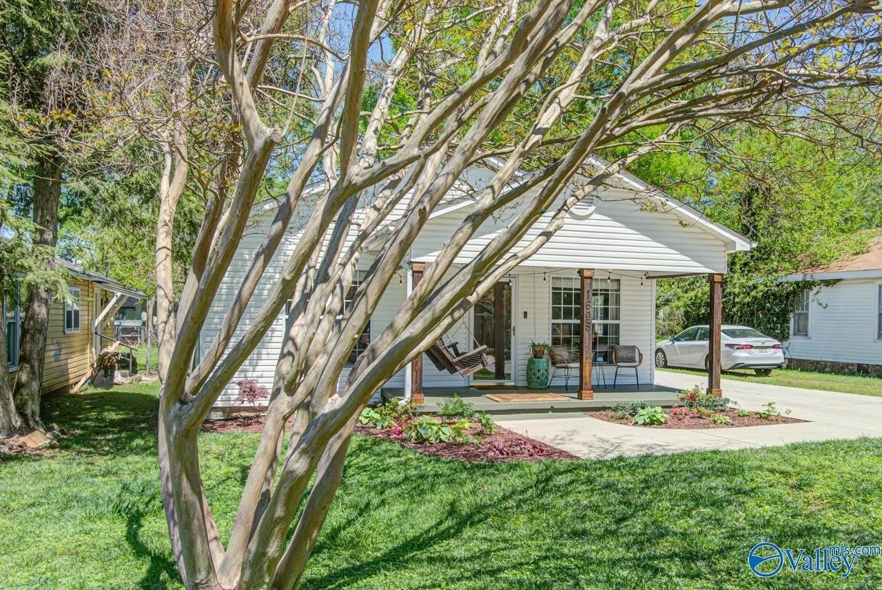 1605 McCullough Avenue NE – photo 3