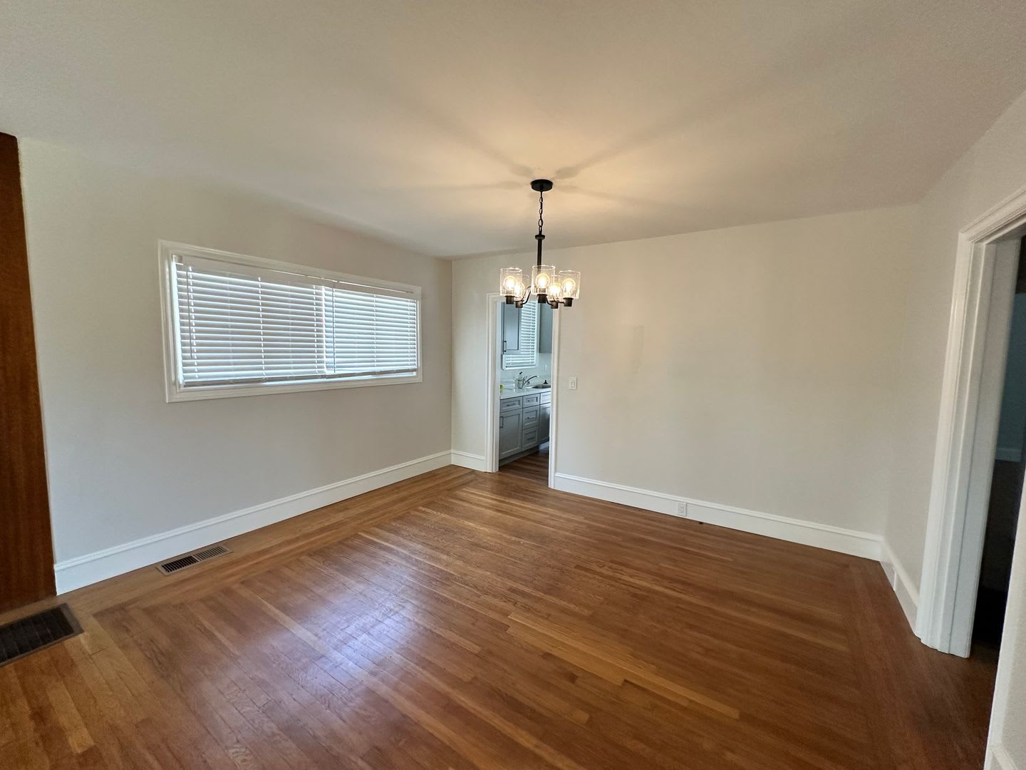 Charming 2Br Berkeley Home With Updated Kitchen Garage Backyard – photo 4