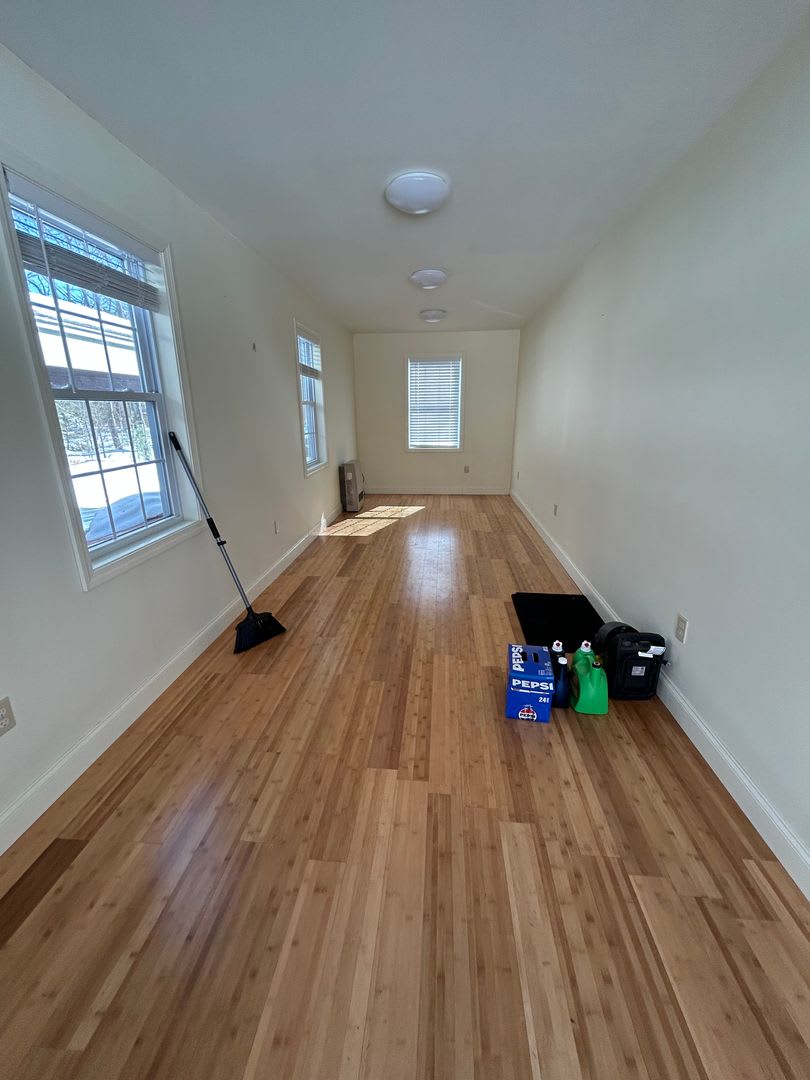 Sweet location, 3 bedroom 2 bath in Eliot Maine! 2 car garage! – photo 4