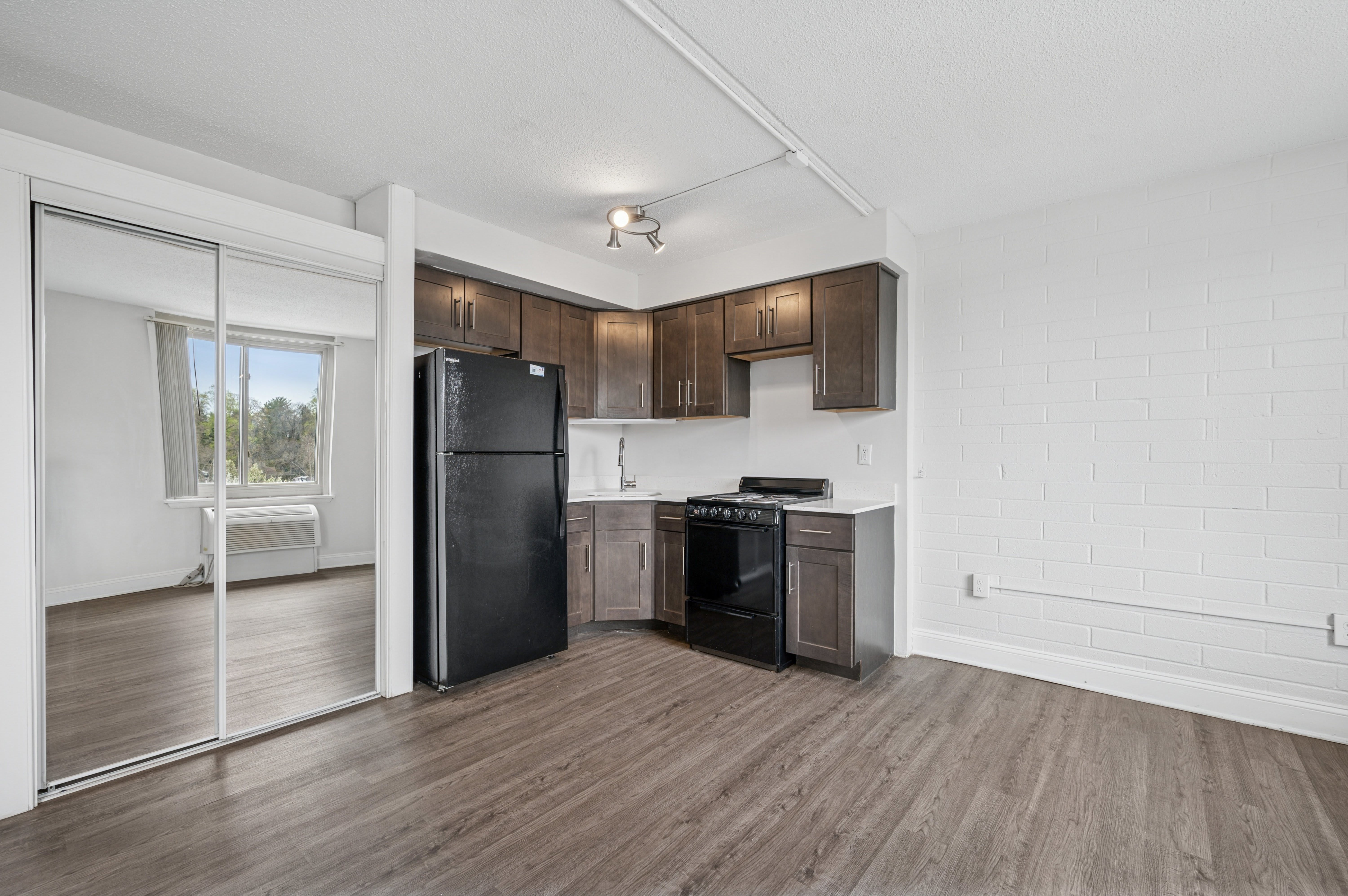 Academia Suites – photo 1