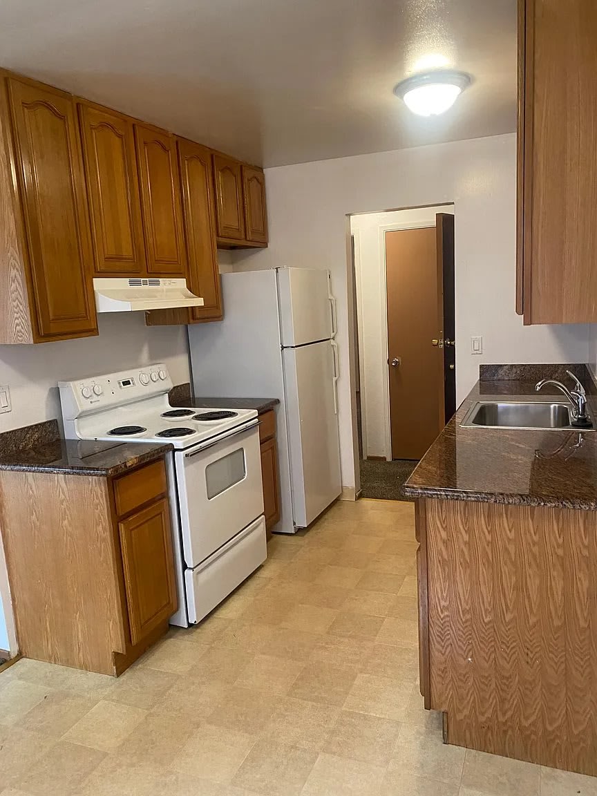 667 Villa St Apt 2 – photo 5