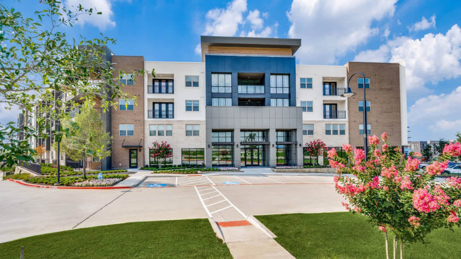 Olivian at the Realm Apartments – photo 1