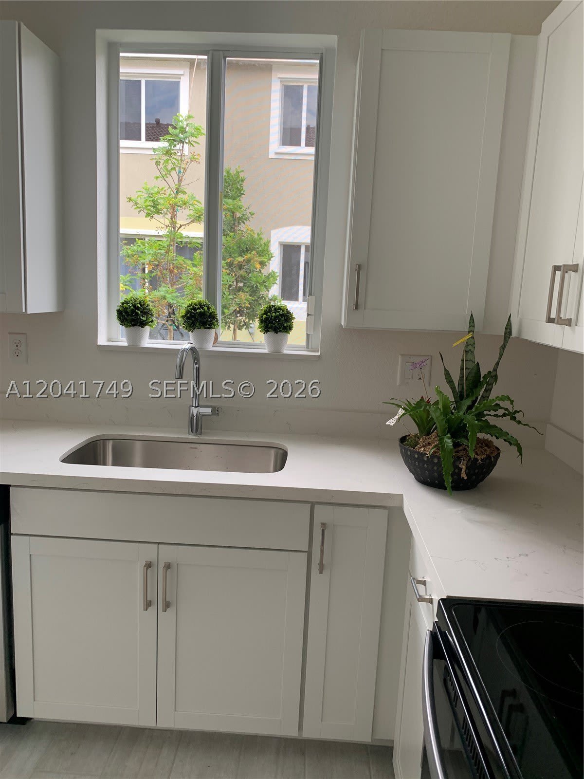 1068 SE 24th Ave – photo 2