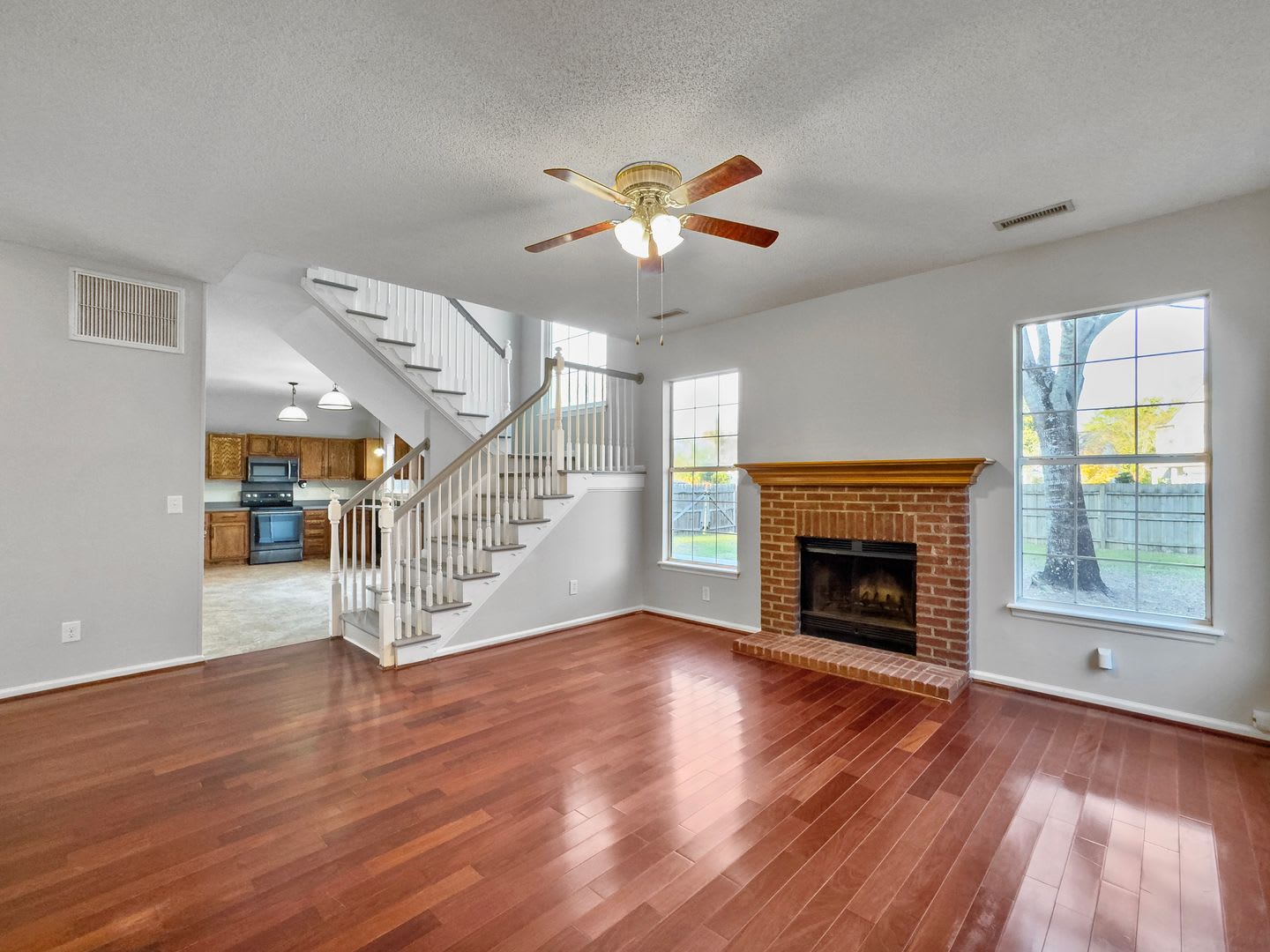 Gorgeous Home in Charleston – photo 2