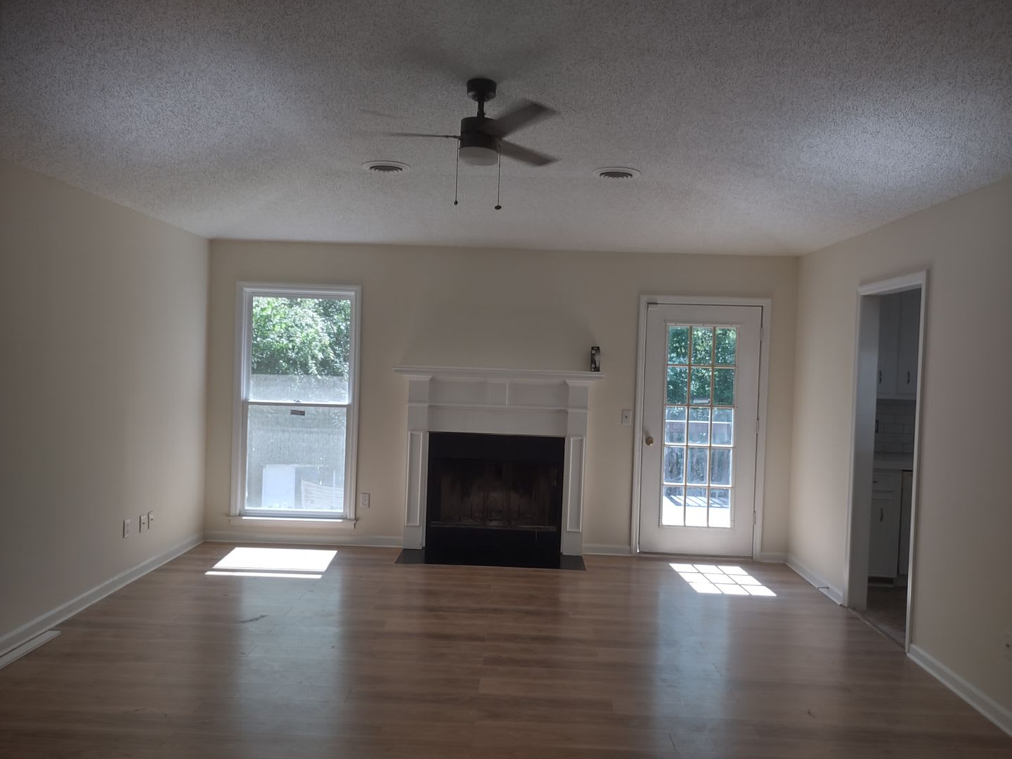 Wonderful Three Bedroom Home in Northeast Columbia! – photo 4