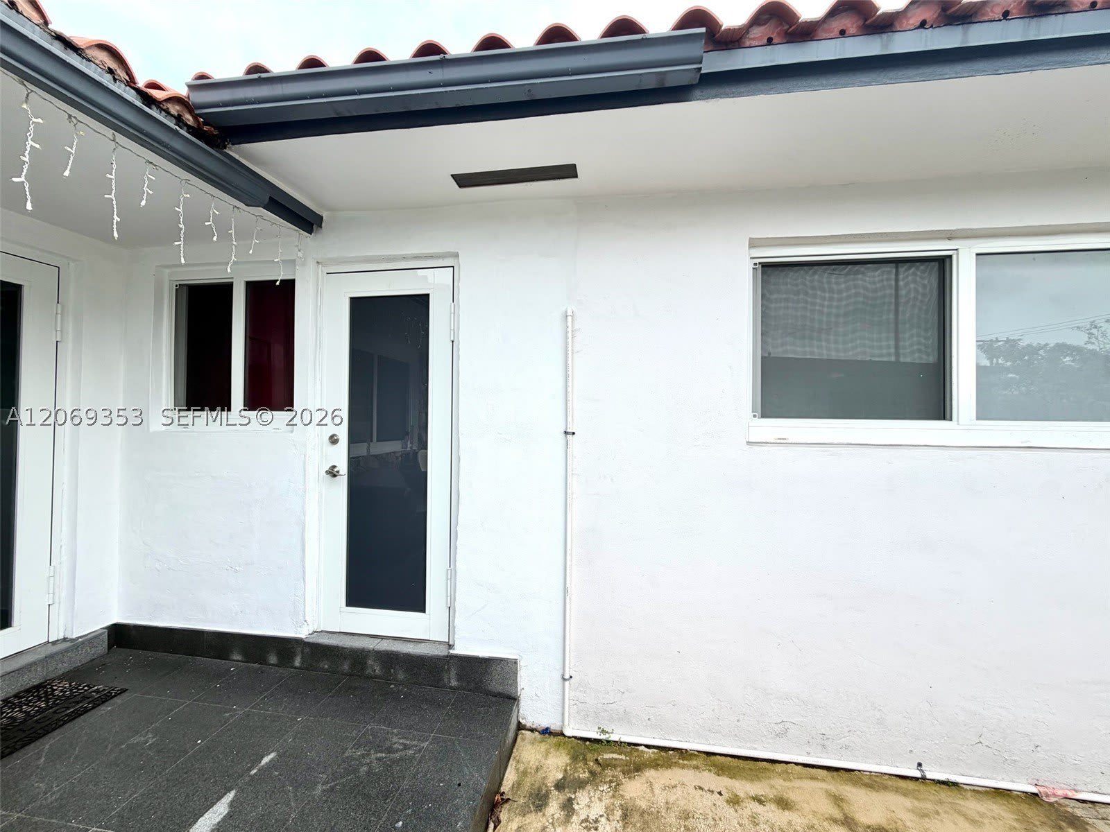 931 SW 82nd Ave – photo 1