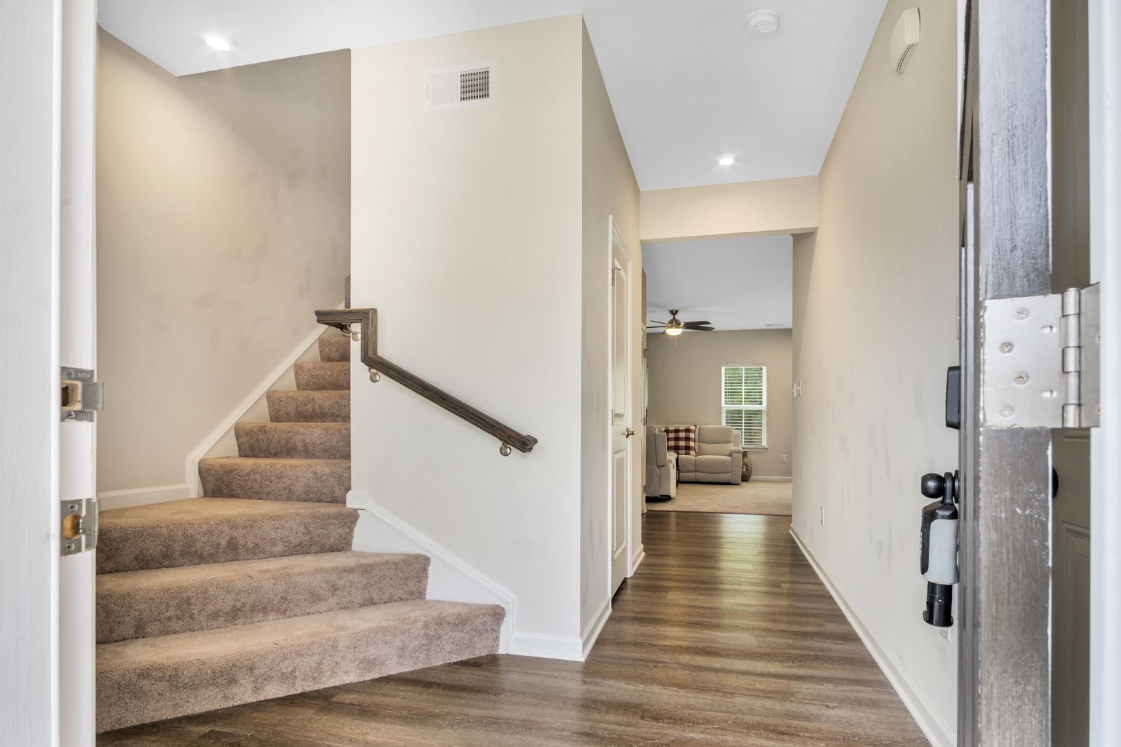 FULLY FURNISHED 3 Bedroom 2.5 Bath Townhome in Williamsburg! – photo 2