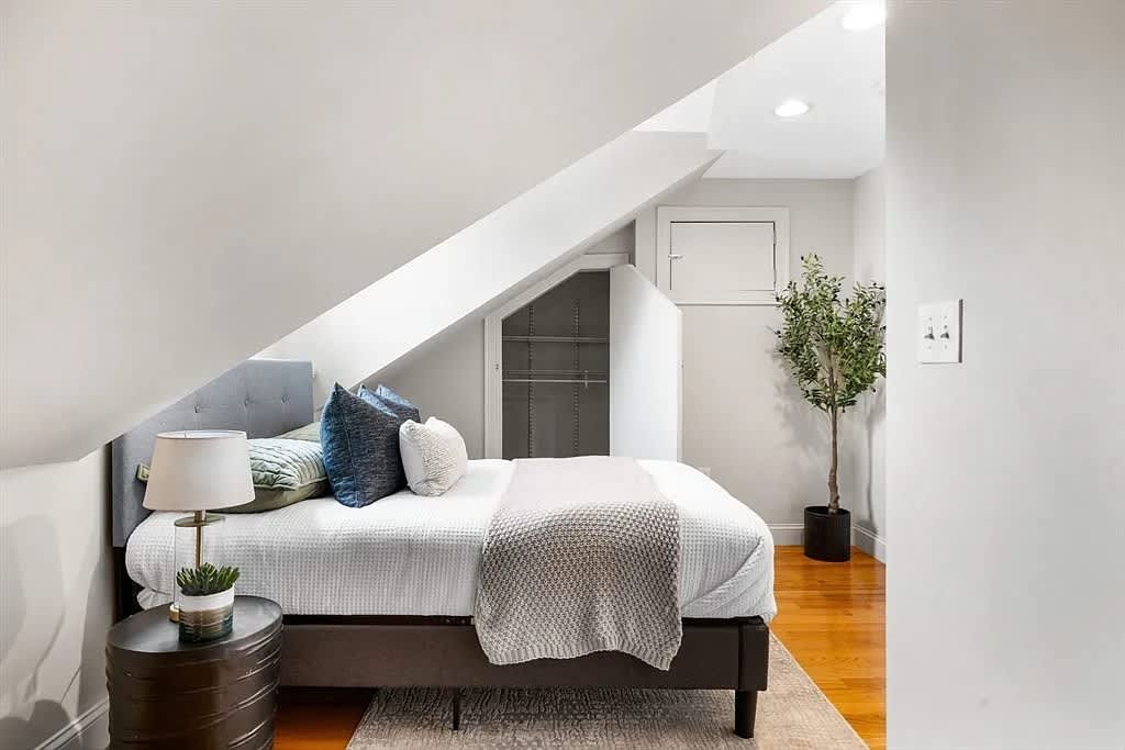 110 Chelsea St Apt 3 – photo 3
