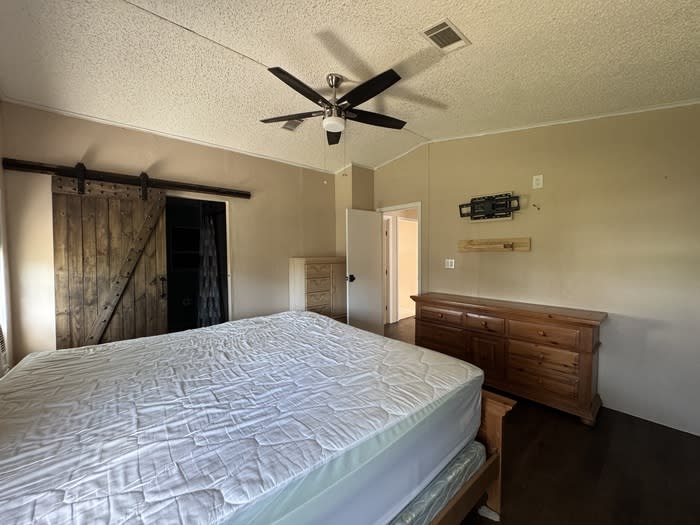 1584 Valiant Drive – photo 2