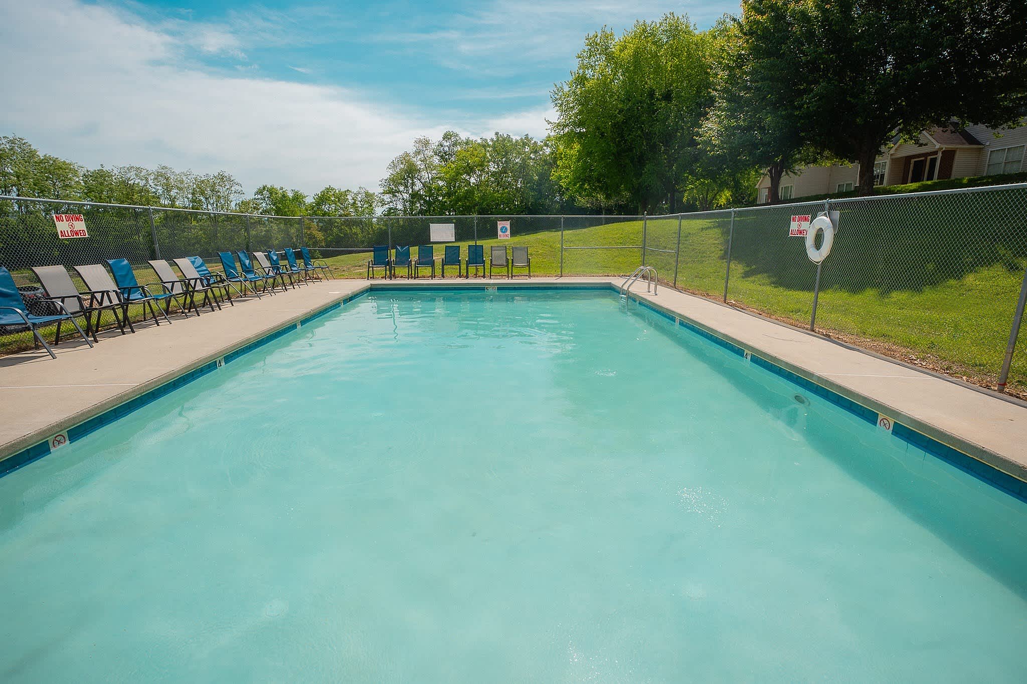 733 West – photo 4