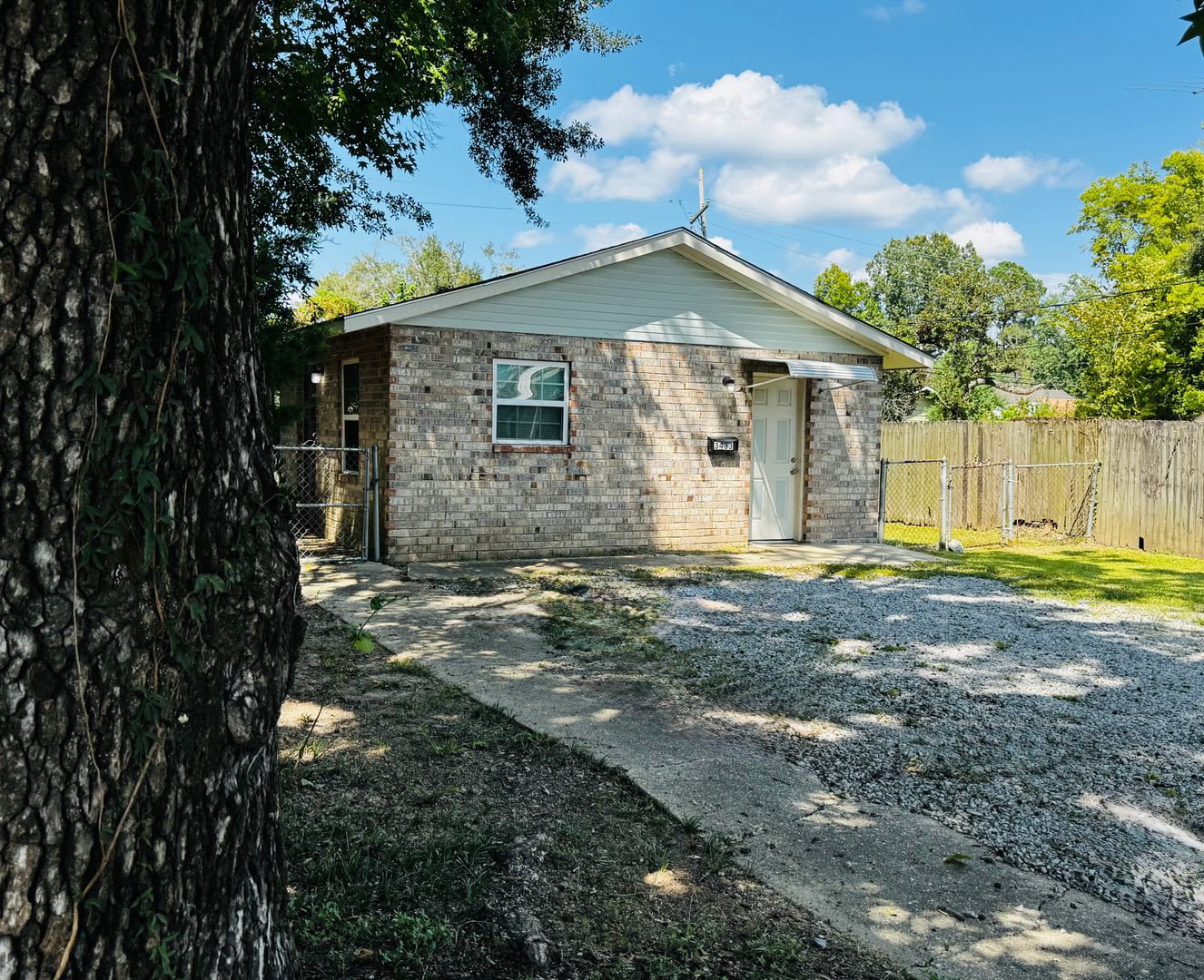 3433 Hollywood Street (3 Bed/1 Bath) – photo 2