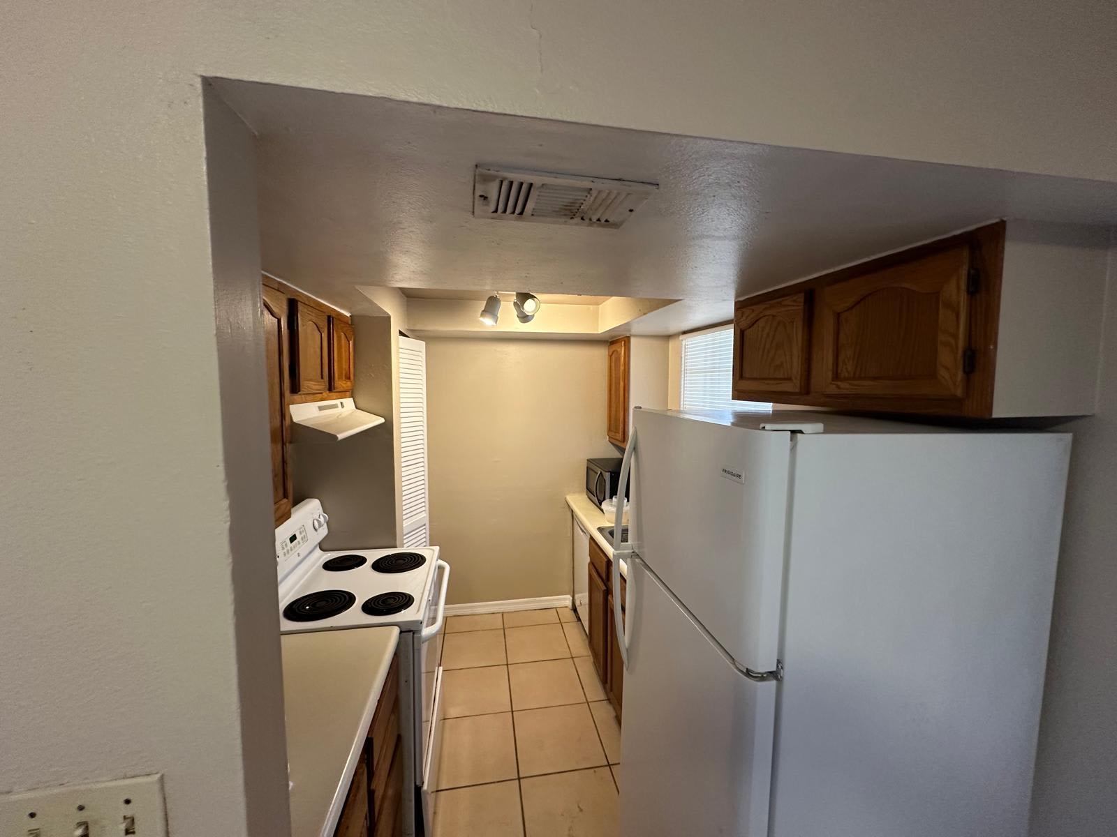 1300 Arlington Lane Northeast 1 – photo 4