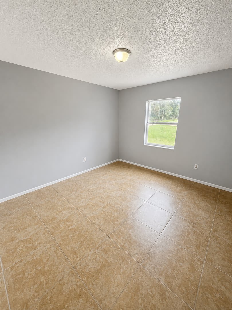 Spacious 2BR/1BA Duplex in Central Lakeland – Tile Floors Throughout! – photo 5