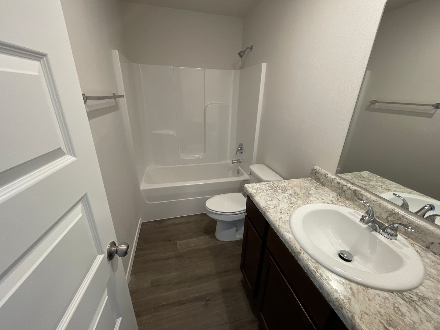 AVAILABLE NOW! Spacious Four Bedroom – photo 5