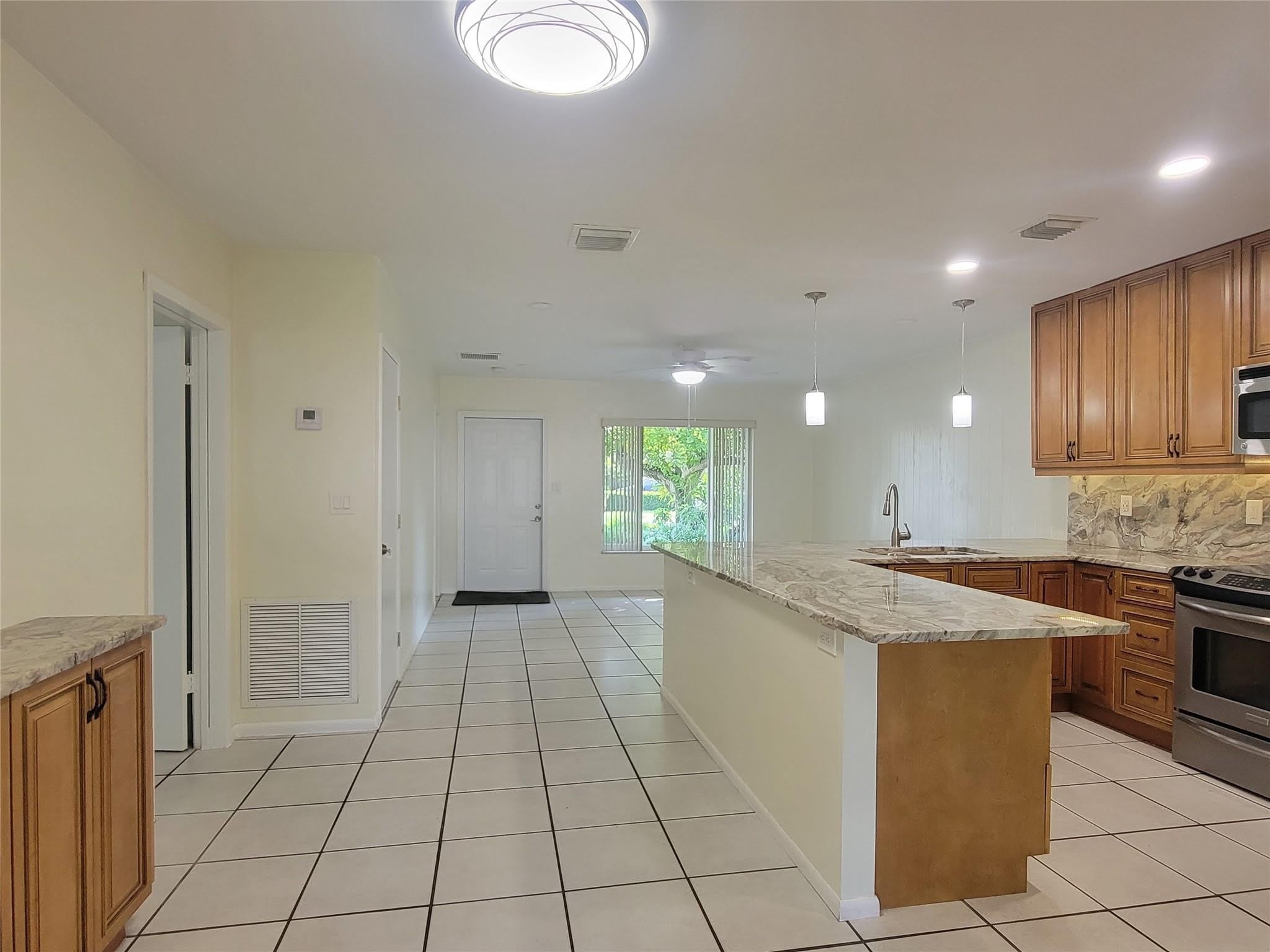 1601 SW 1 Terrace – photo 2
