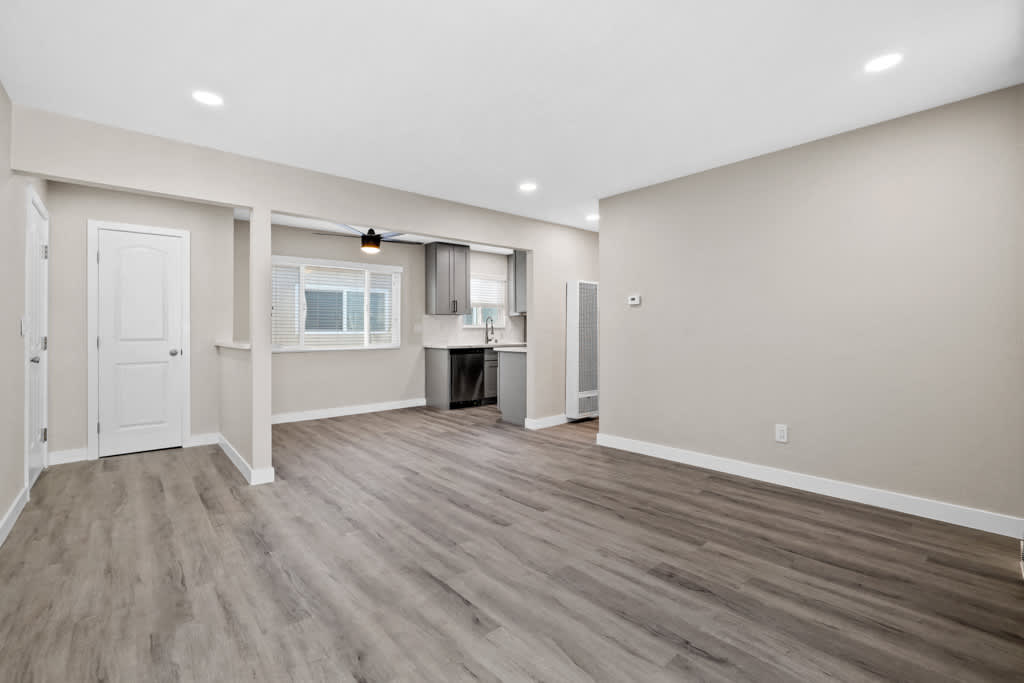 316 Beach Apartments – photo 5