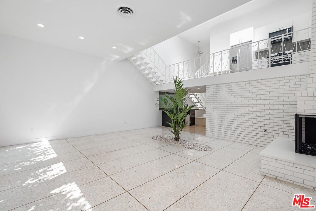 764 N DOHENY Dr – photo 4