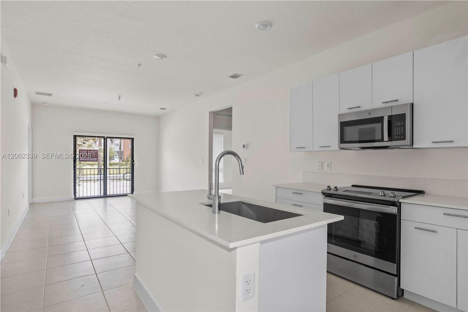 8001 NW 41st Street F-106, Doral, FL 33166 – photo 2