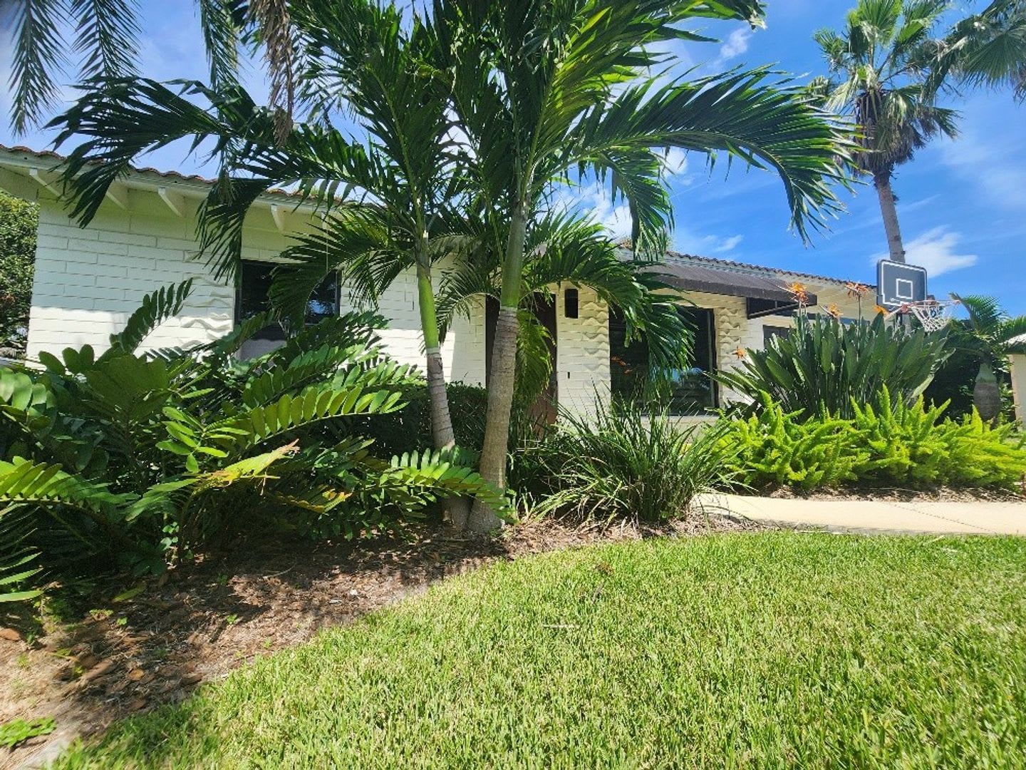 Charming 2 Bed 1 1/2 Bath Beachside Home – photo 3