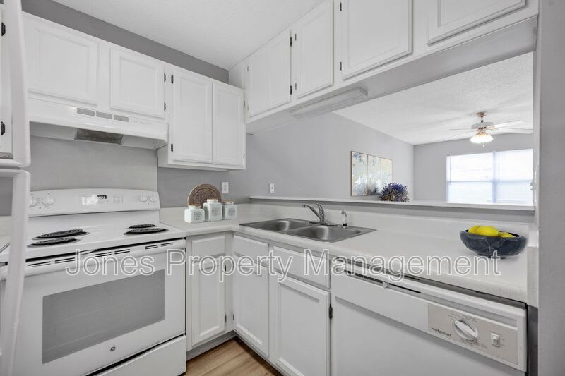 305 O Country Club Drive NE – photo 5