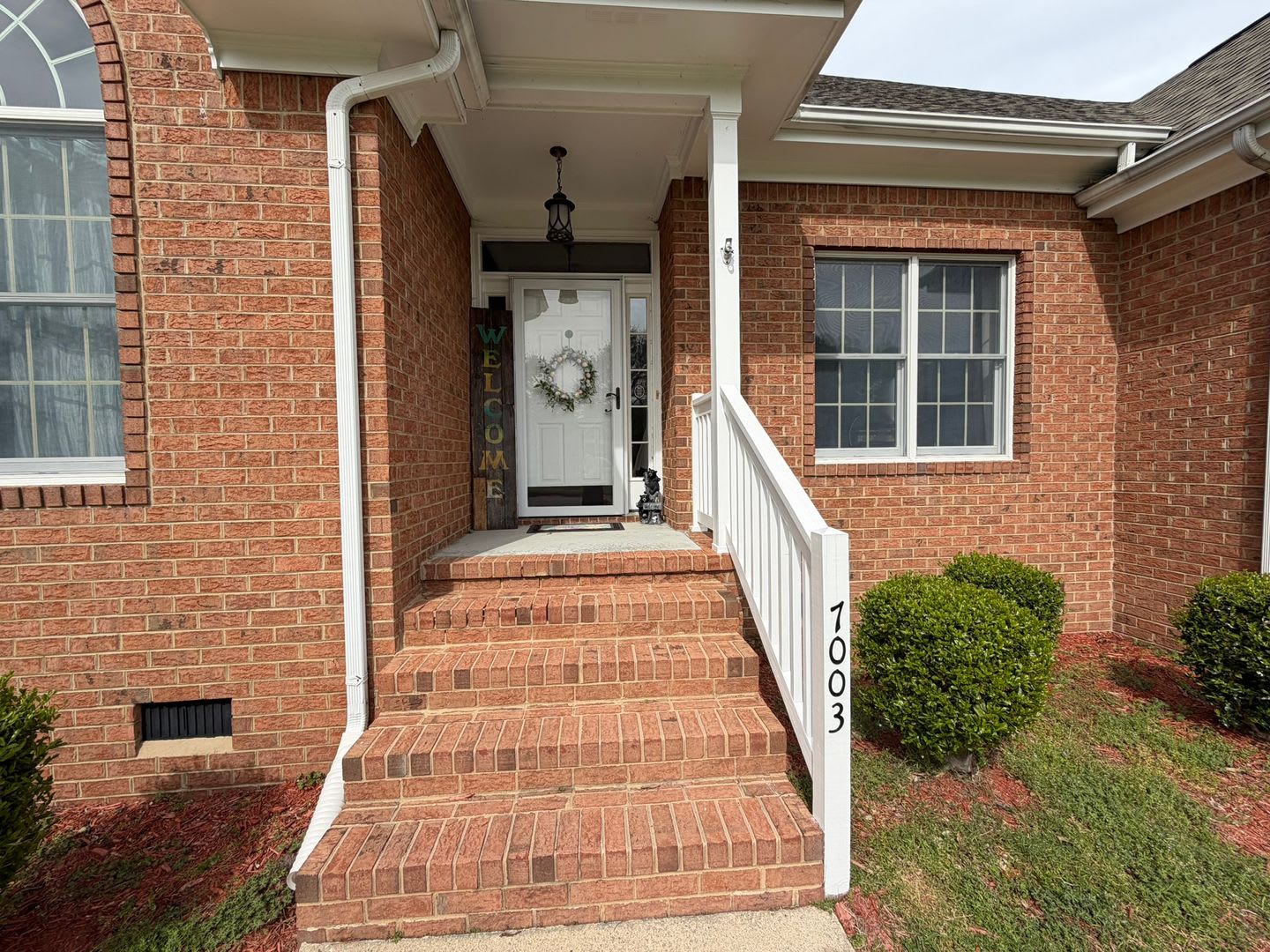 4 Bed / 2.5 Bath Single Family Home – photo 4