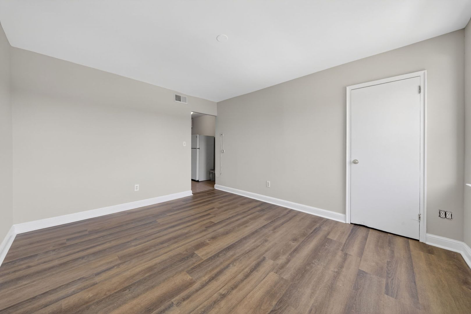 1BD 1BA with Refreshed Interior & In-Unit Laundry – photo 5