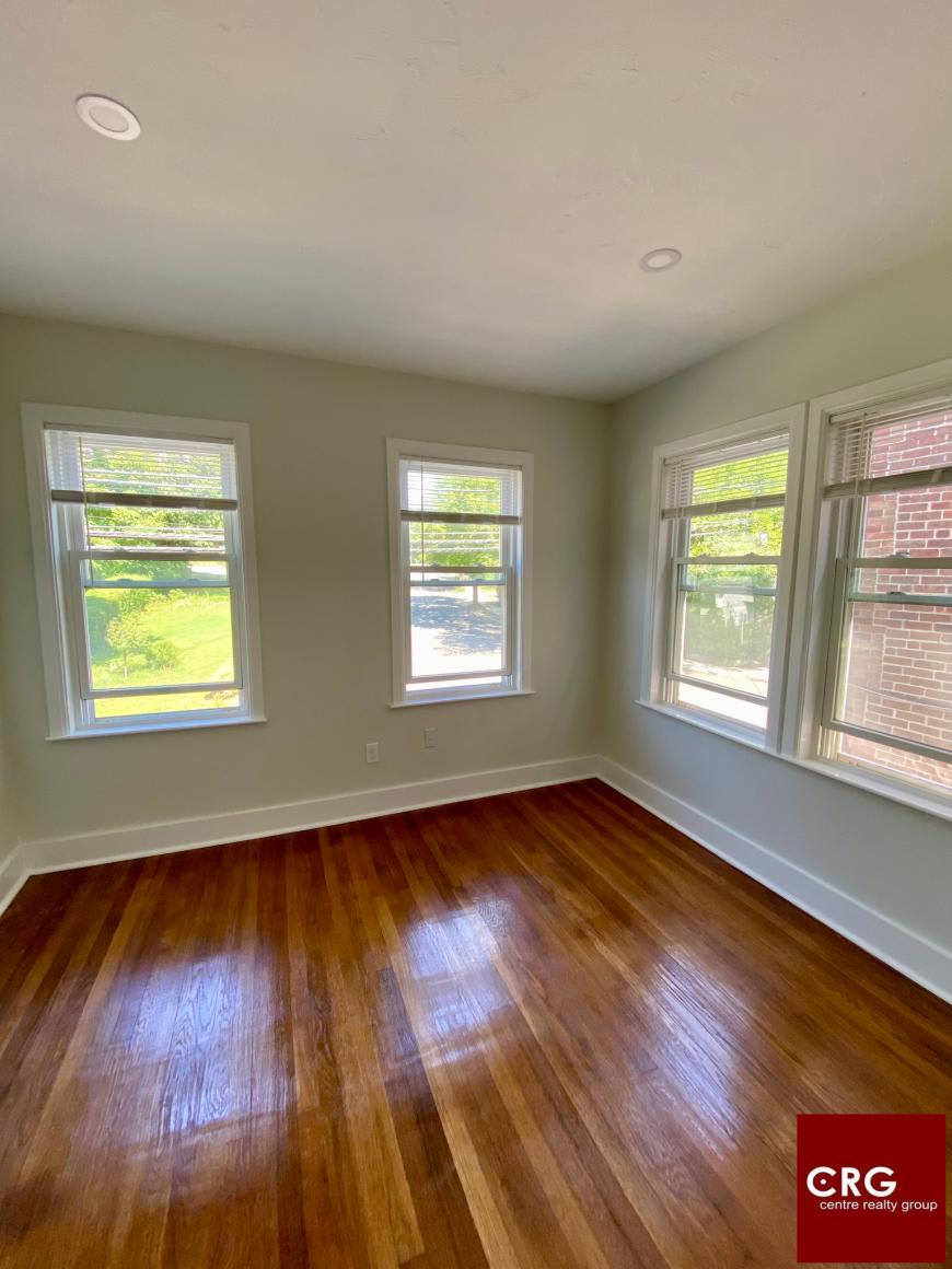 975 Chestnut St – photo 4