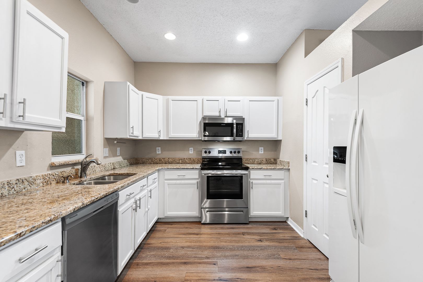 Tampa Townhome In Gated Community – photo 5