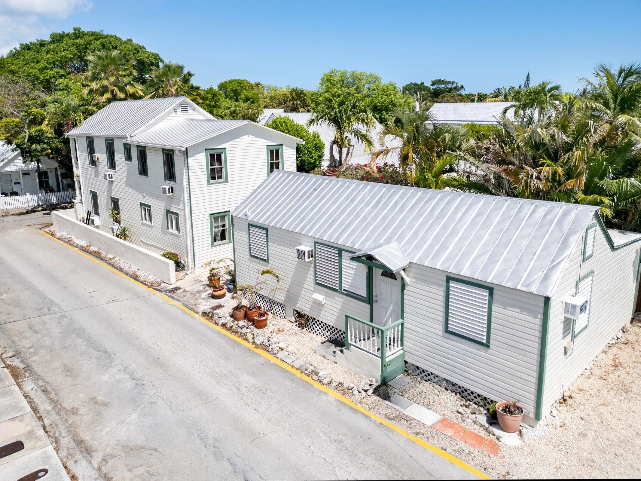 800 Elizabeth Street – photo 3