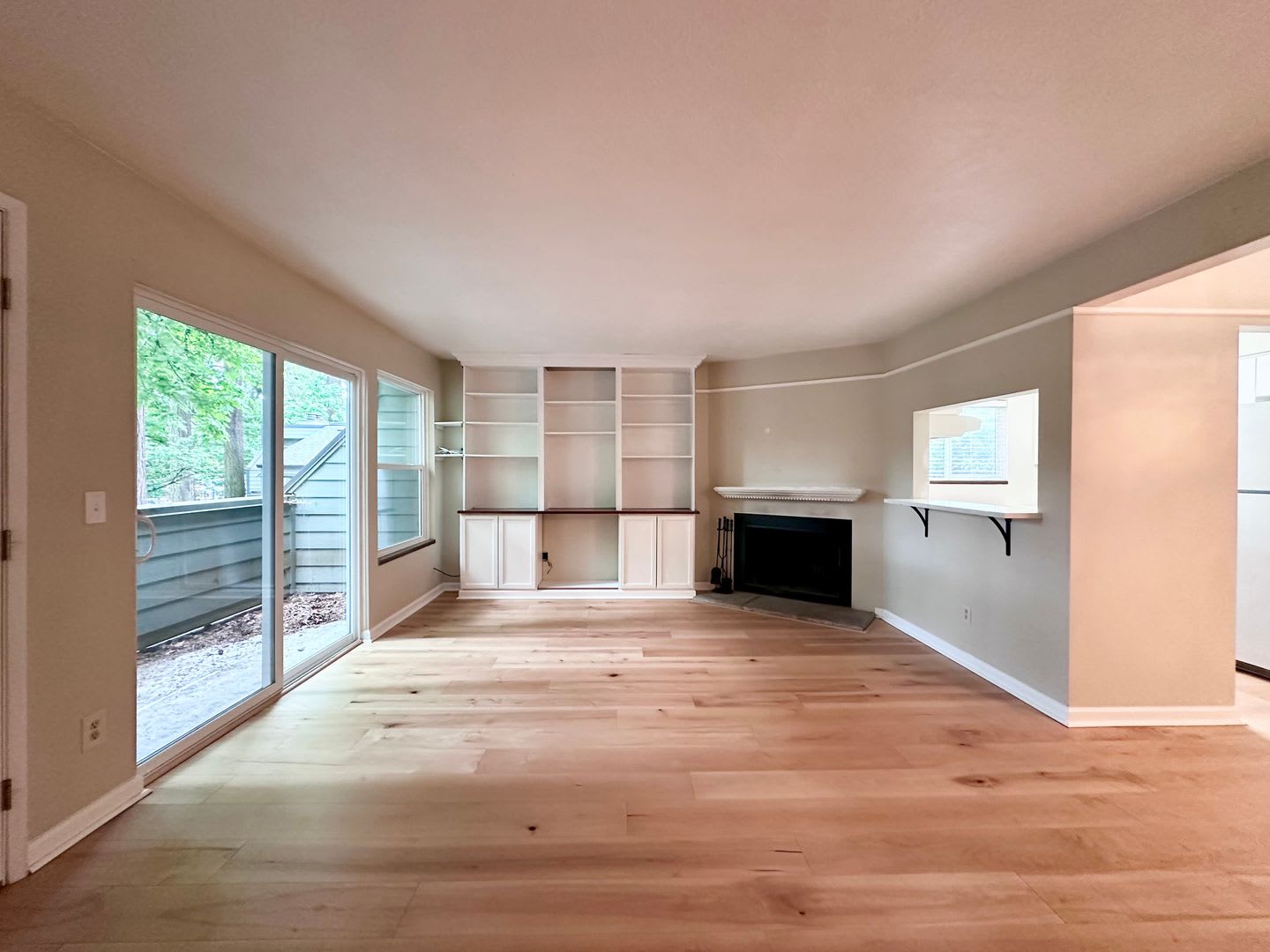 Lake Oswego Condo 2 Bed 1 Bath! – photo 5