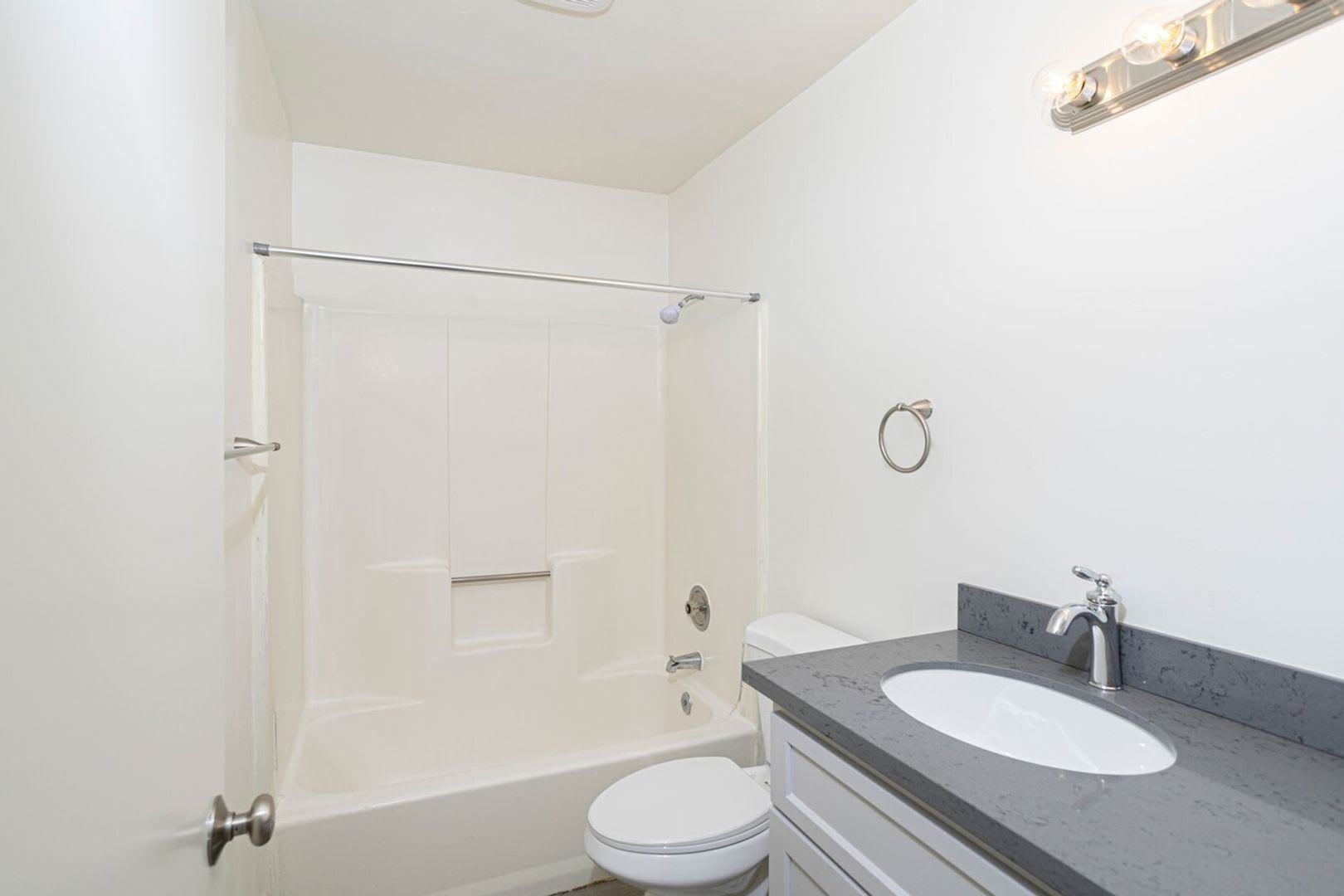 Completely Updated 2 Bedrooms 1 5 Bathrooms In The Heart Of Guadalupe – photo 5