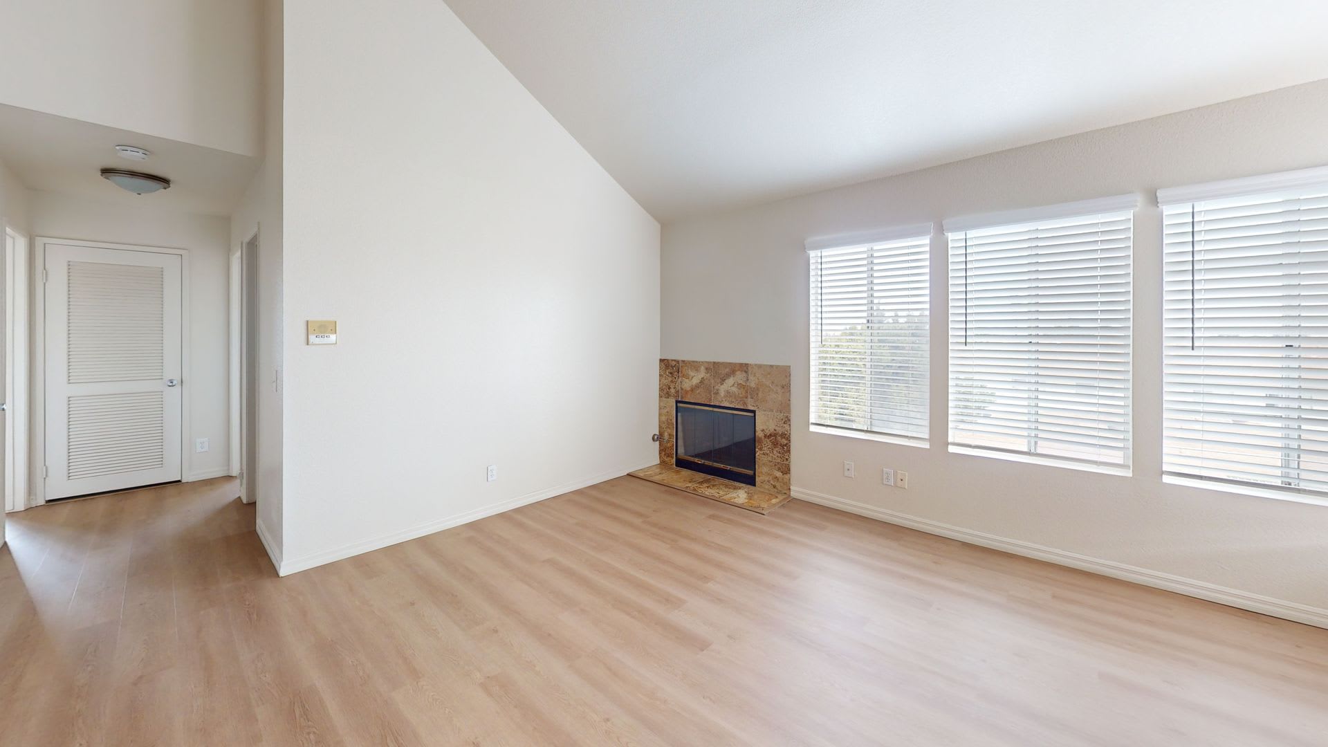 3 Bed Condo End Unit Gated Community – photo 1