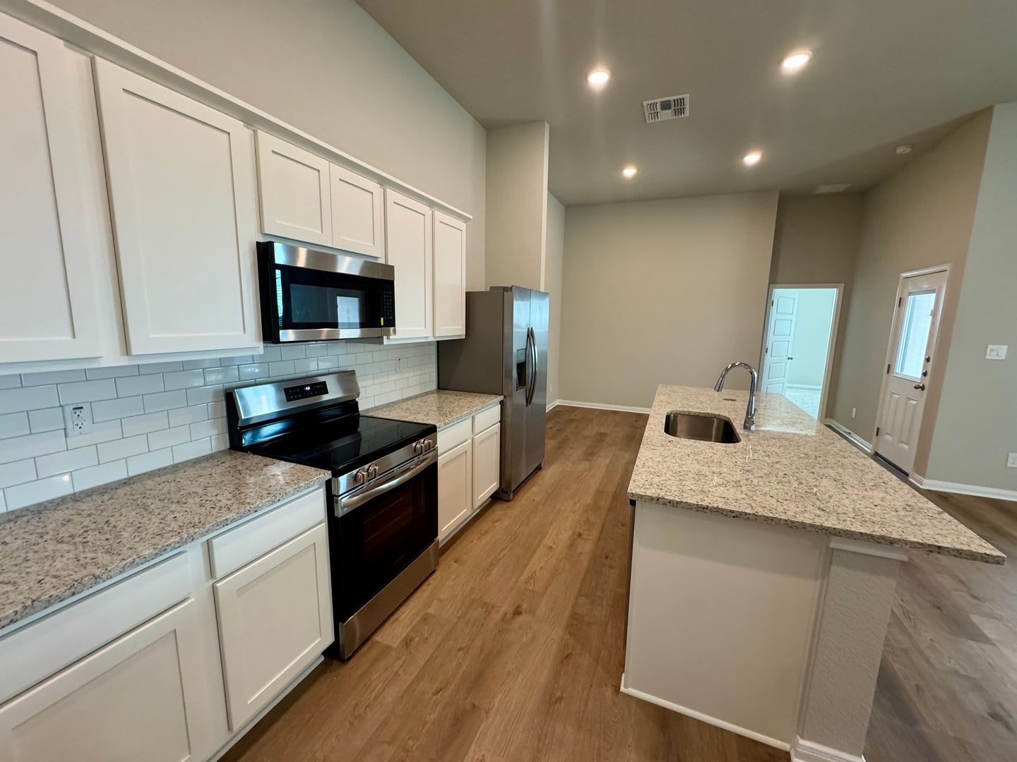 Stunning Luxury Duplex Available in Buda – photo 4