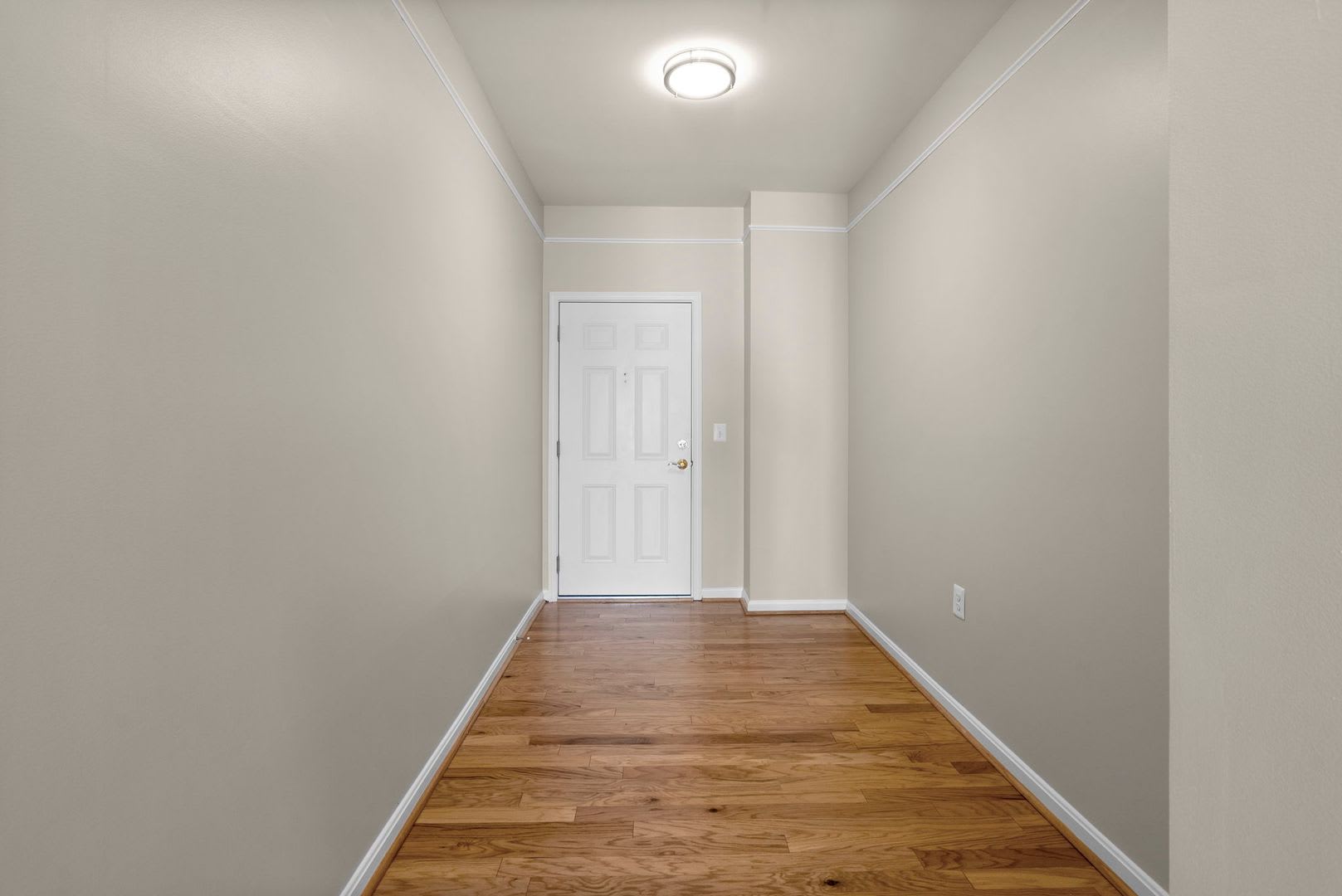 2 Bed 2 Bath King Farm Condo Move In Ready – photo 2