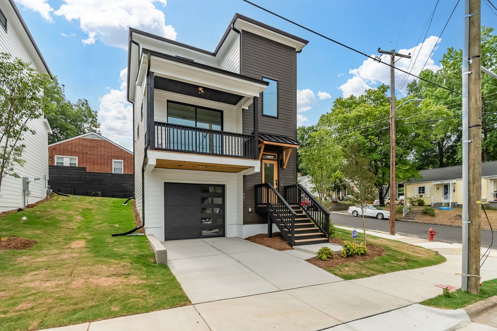 Sophisticated 3-Bedroom Home on a Corner Lot – photo 2