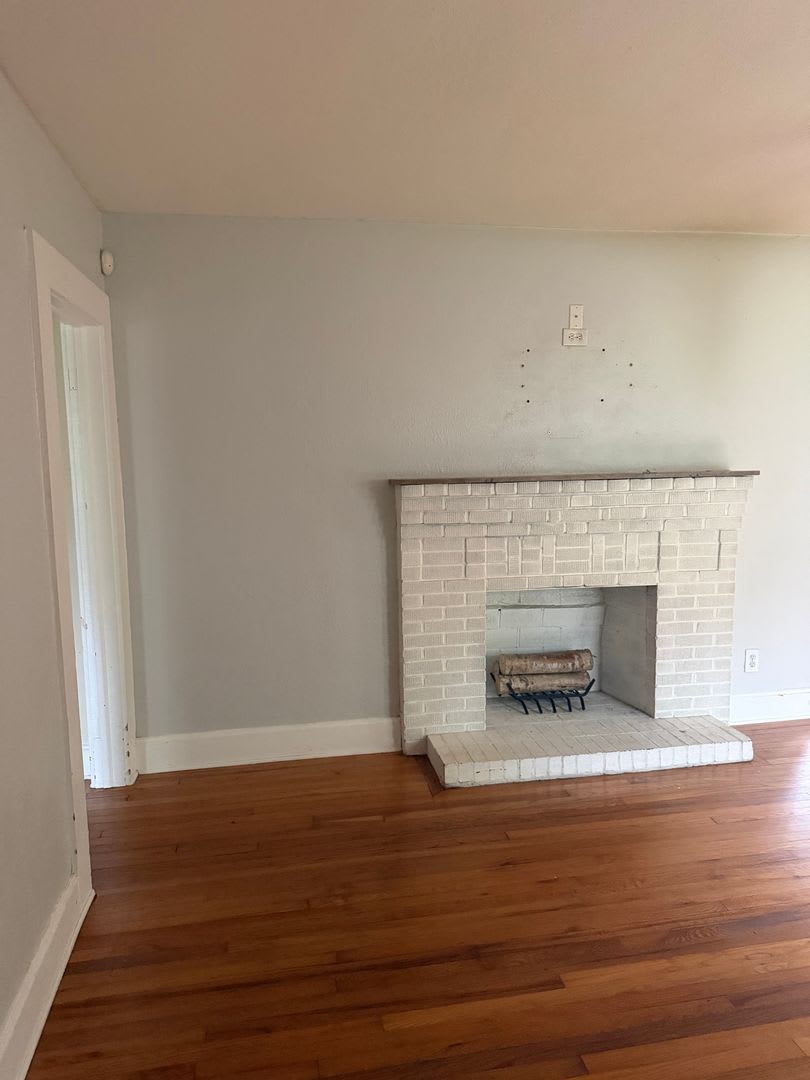 Beautiful 3 bedroom home with large backyard – photo 3