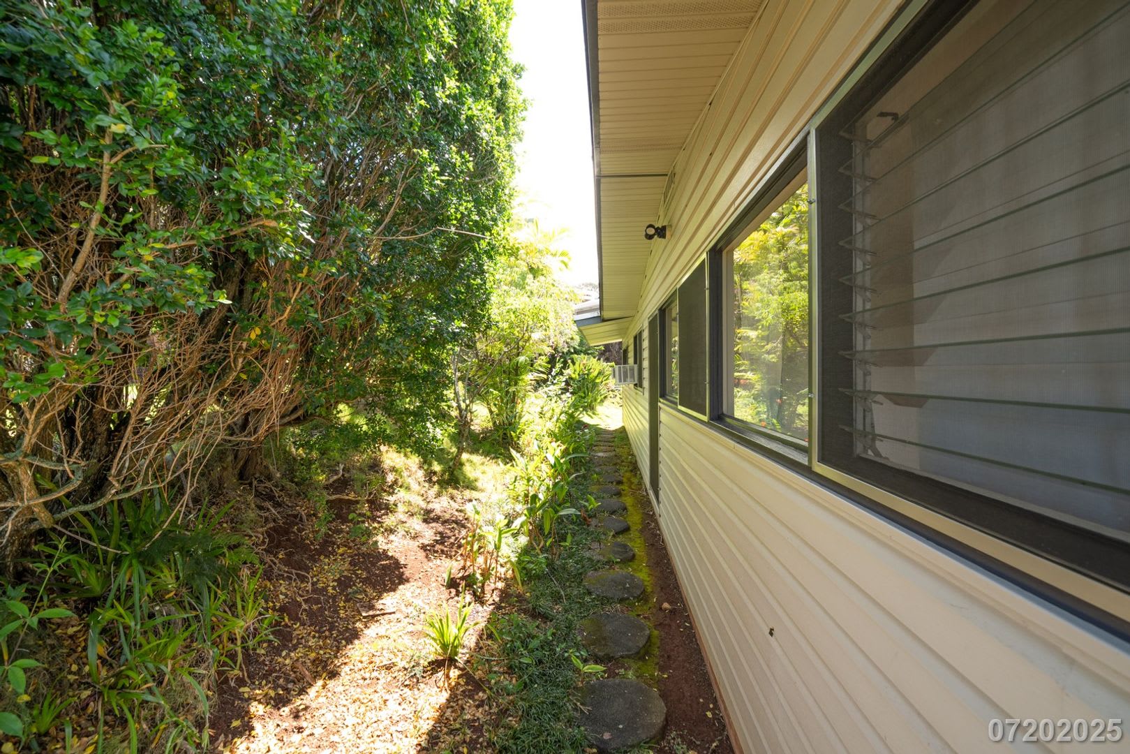 Rarely Available 3Ba 2Ba 3 4 Pkg Sf In Aiea Heights – photo 3