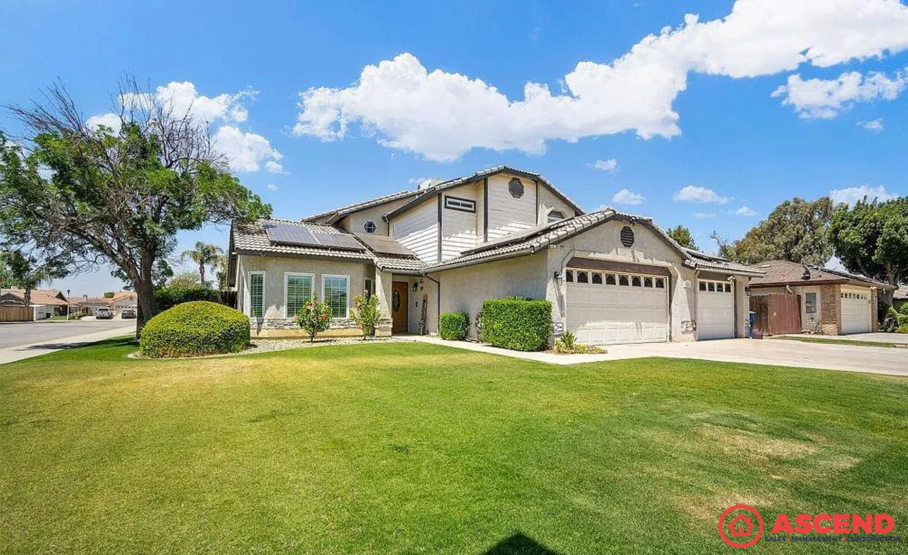 Luxury 4 Bed 3 Bath Home In 93312 Fully Equipped With Pool – photo 3