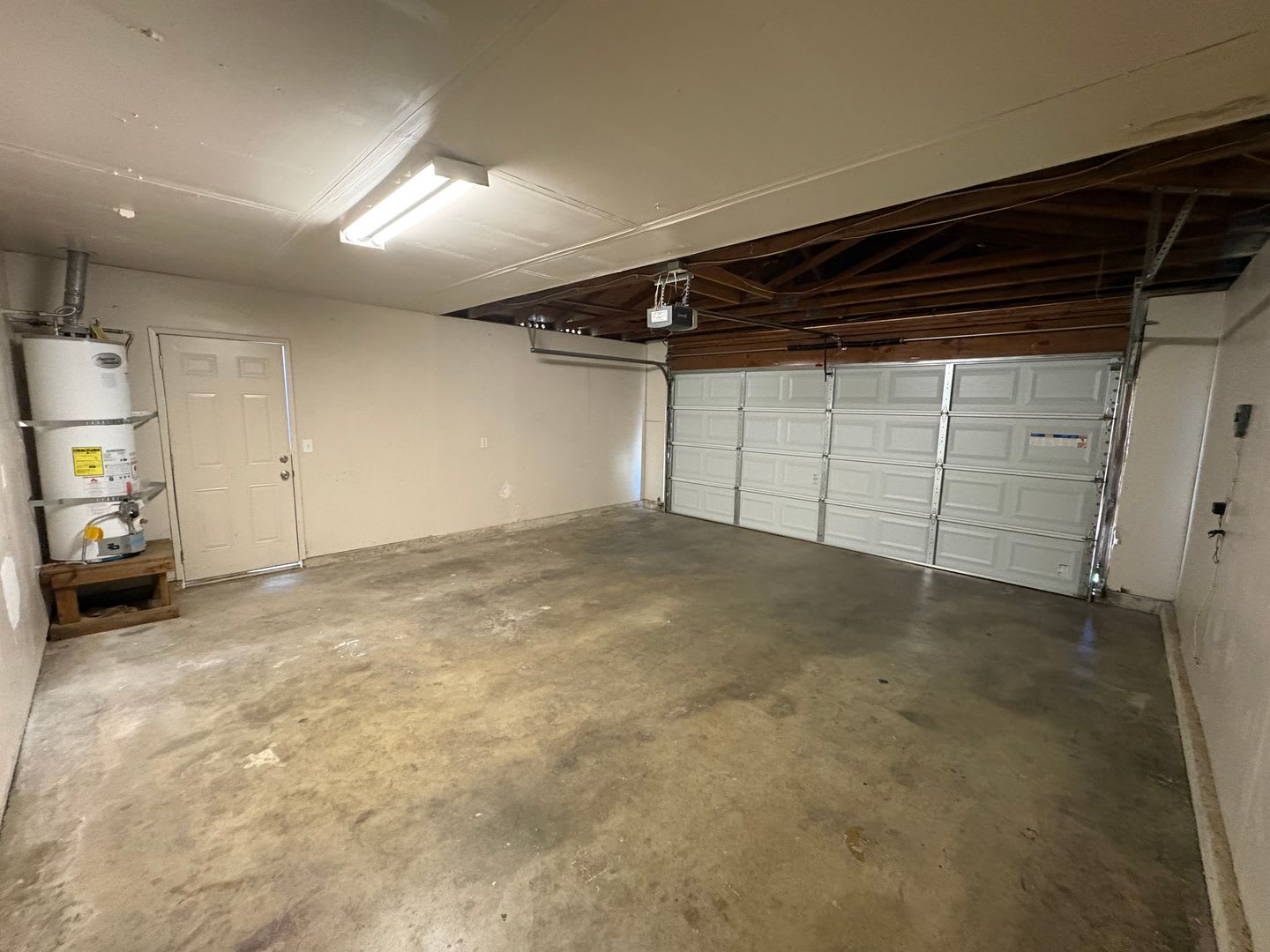 Cozy Home On Spacious Lot In Tulare Available Now! – photo 3