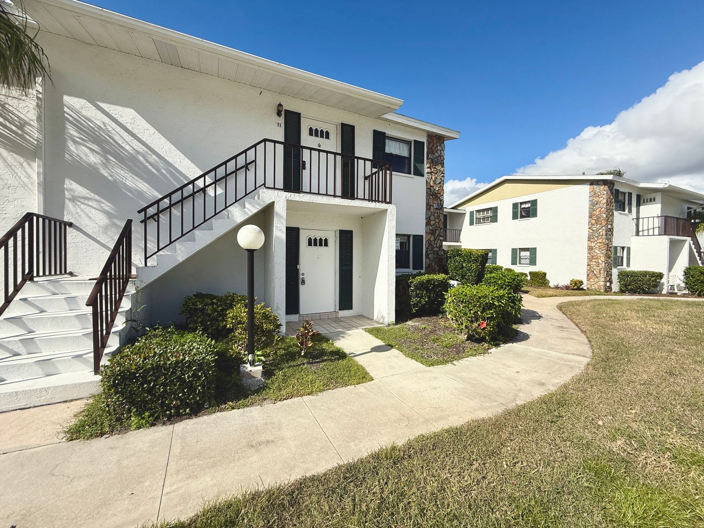 You Will LOVE this Ground Floor 2 Bedroom – photo 1