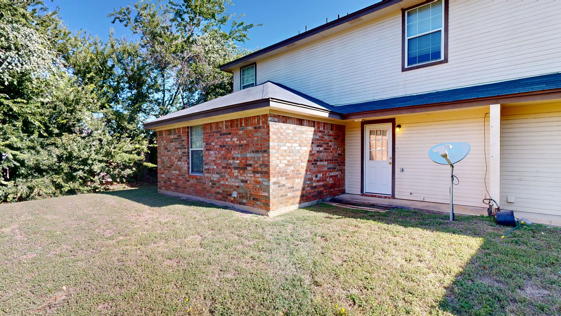 2 WEEKS FREE + $875 RENT + NEW CARPET IN A TWO BEDROOM TOWNHOUSE!!!! – photo 3