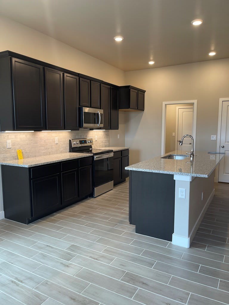 1121 Masquerade Blvd – photo 4