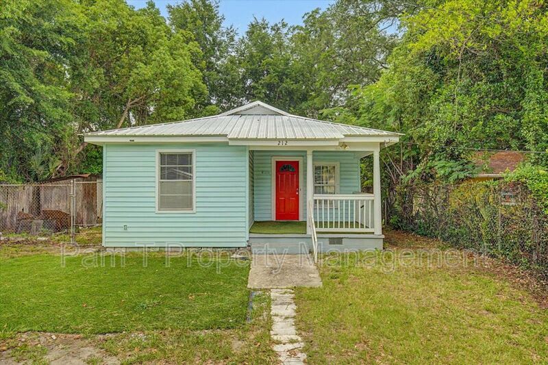 212 W 58th St – photo 1