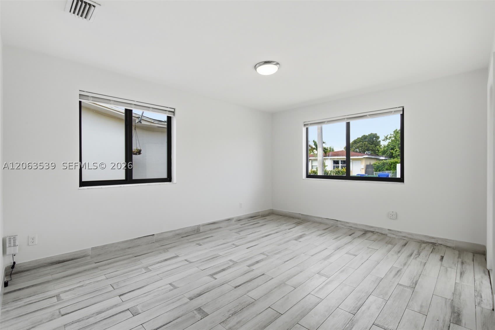 2627 SW 29th Ave – photo 4