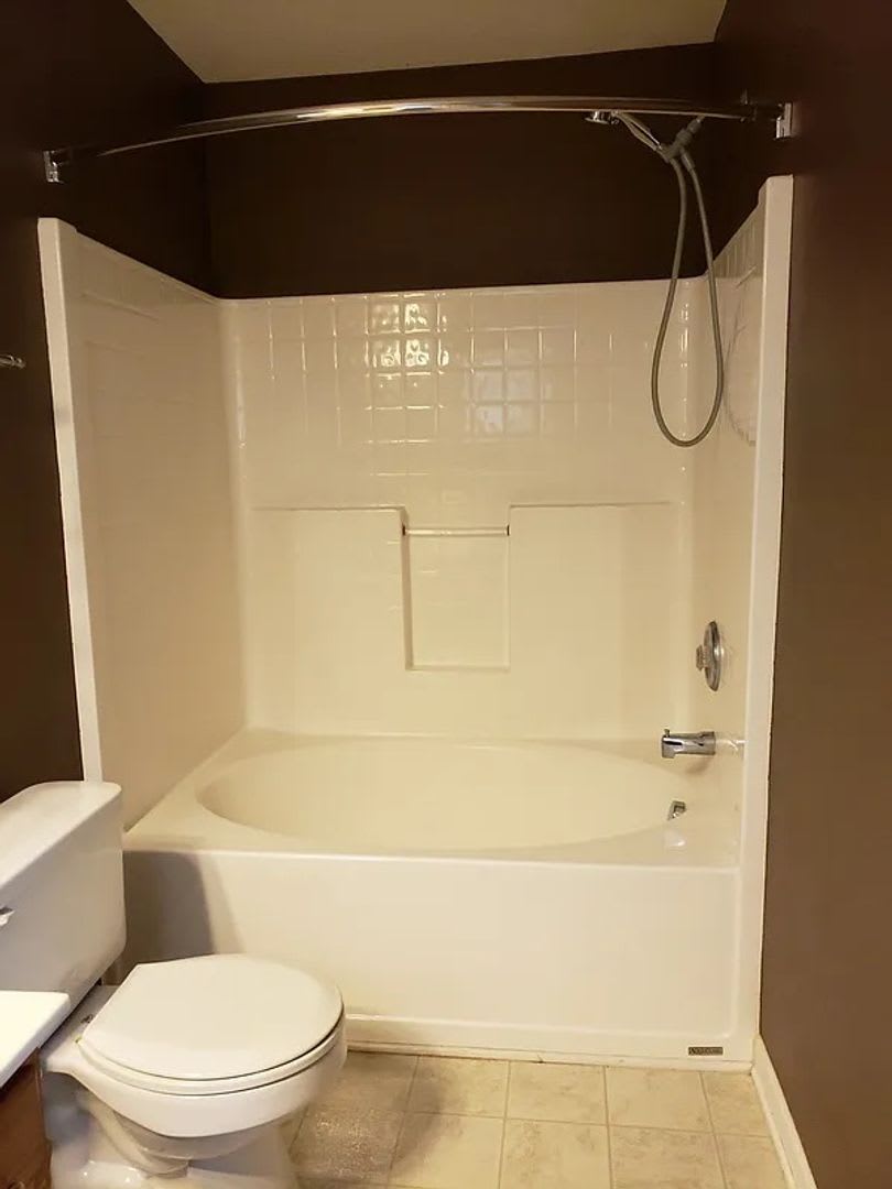 Room in 3 Bedroom Home at McGoogan Ln – photo 3