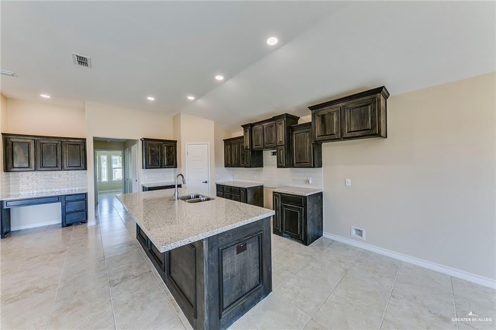 5201 Umar Avenue – photo 4