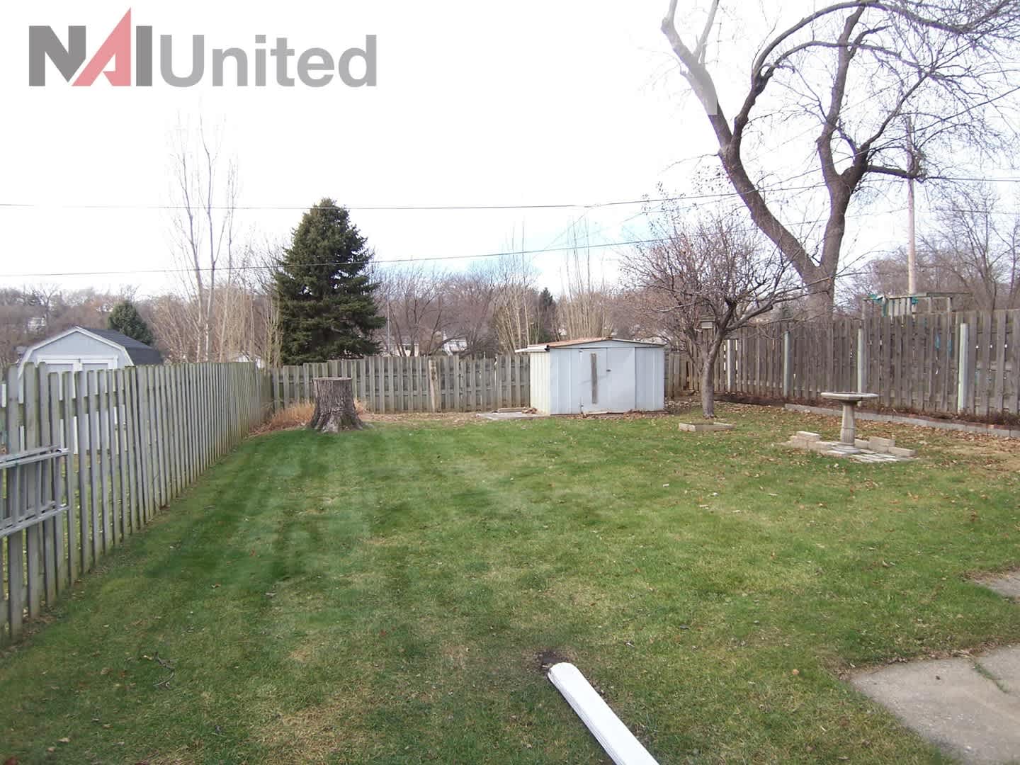Three Bed One And A Half Bath Home For Rent – photo 2