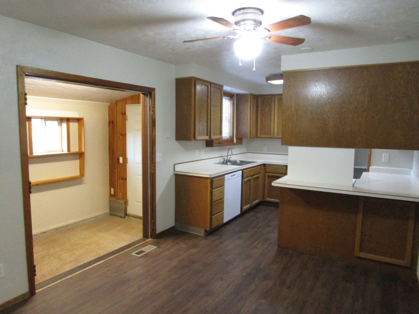 *PRICE IMPROVEMENT* House Right By Ward Rhoden Stadium – photo 4