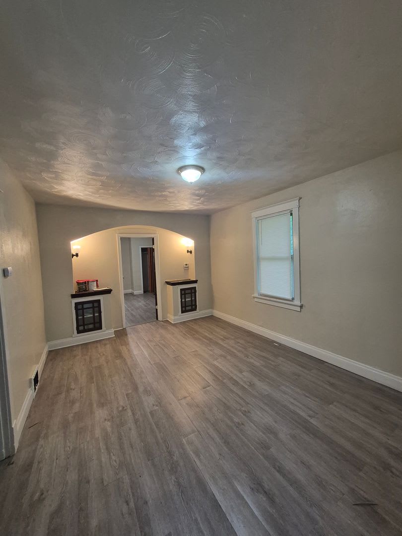 Lovely 2 Bedroom / 1 Bath for Rent – photo 3